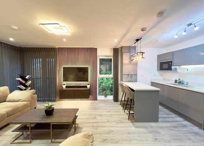 Private Bedroom - Modern Flat - West End Glasgow
