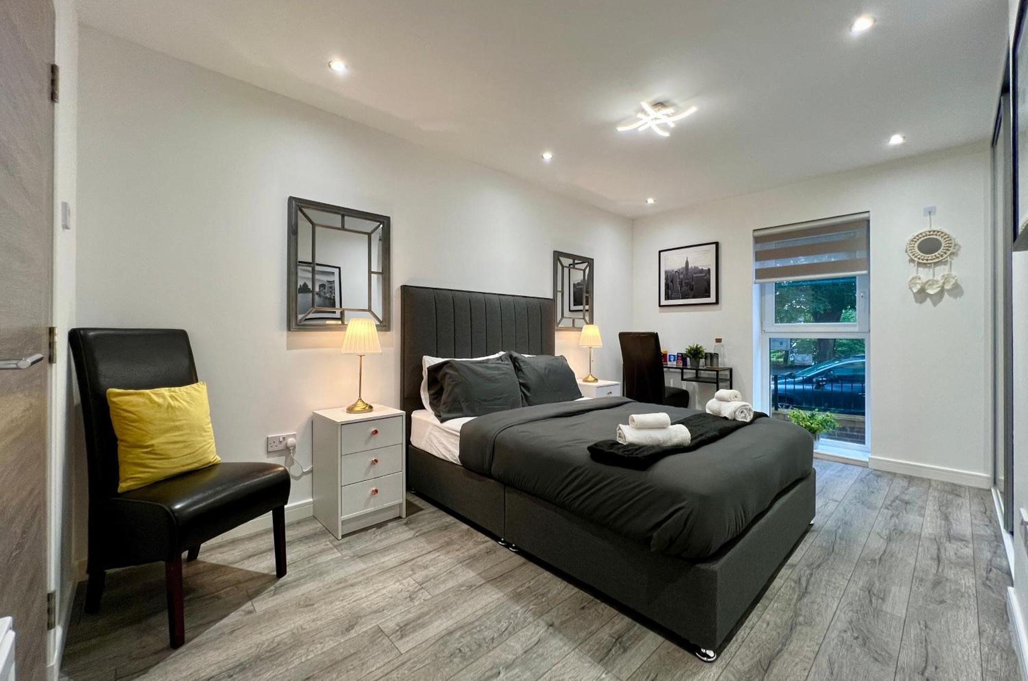 Private Bedroom - Modern Flat - West End *
