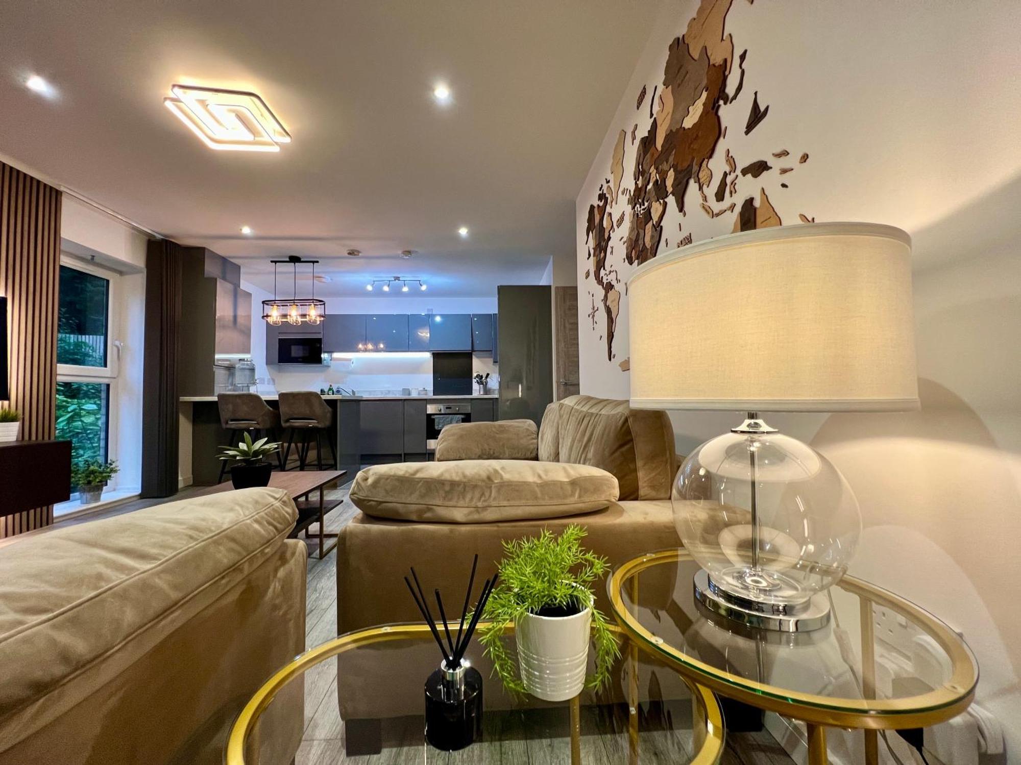 Private Bedroom - Modern Flat - West End *
