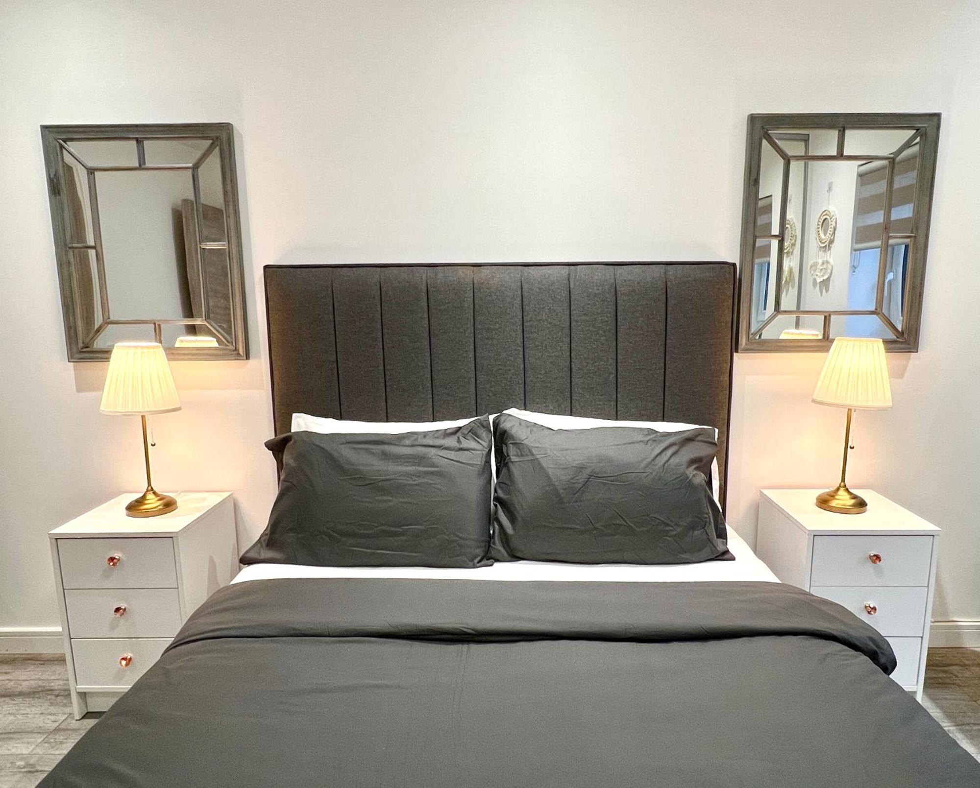Private Bedroom - Modern Flat - West End Glasgow