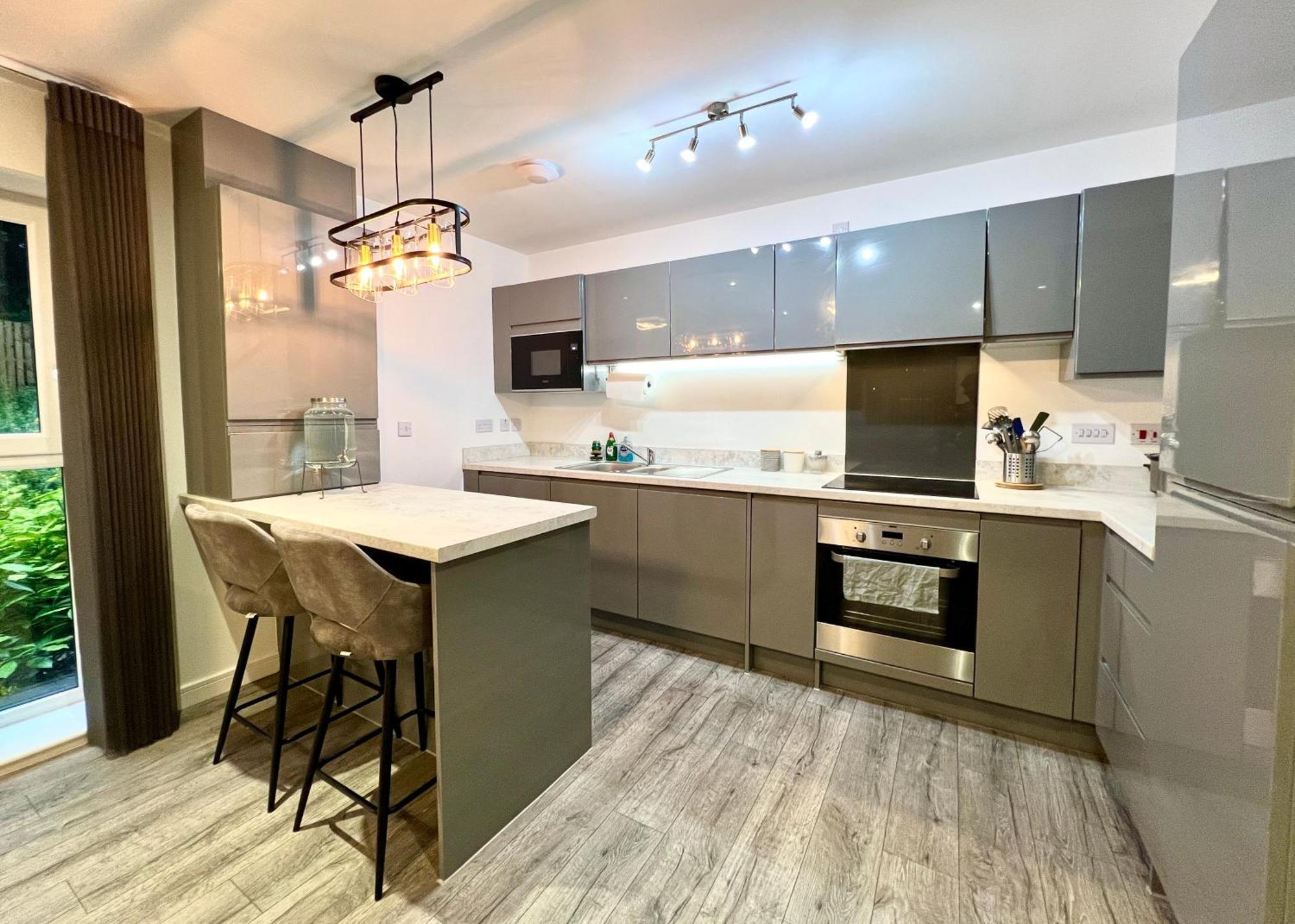 Homestay Private Bedroom - Modern Flat - West End Glasgow