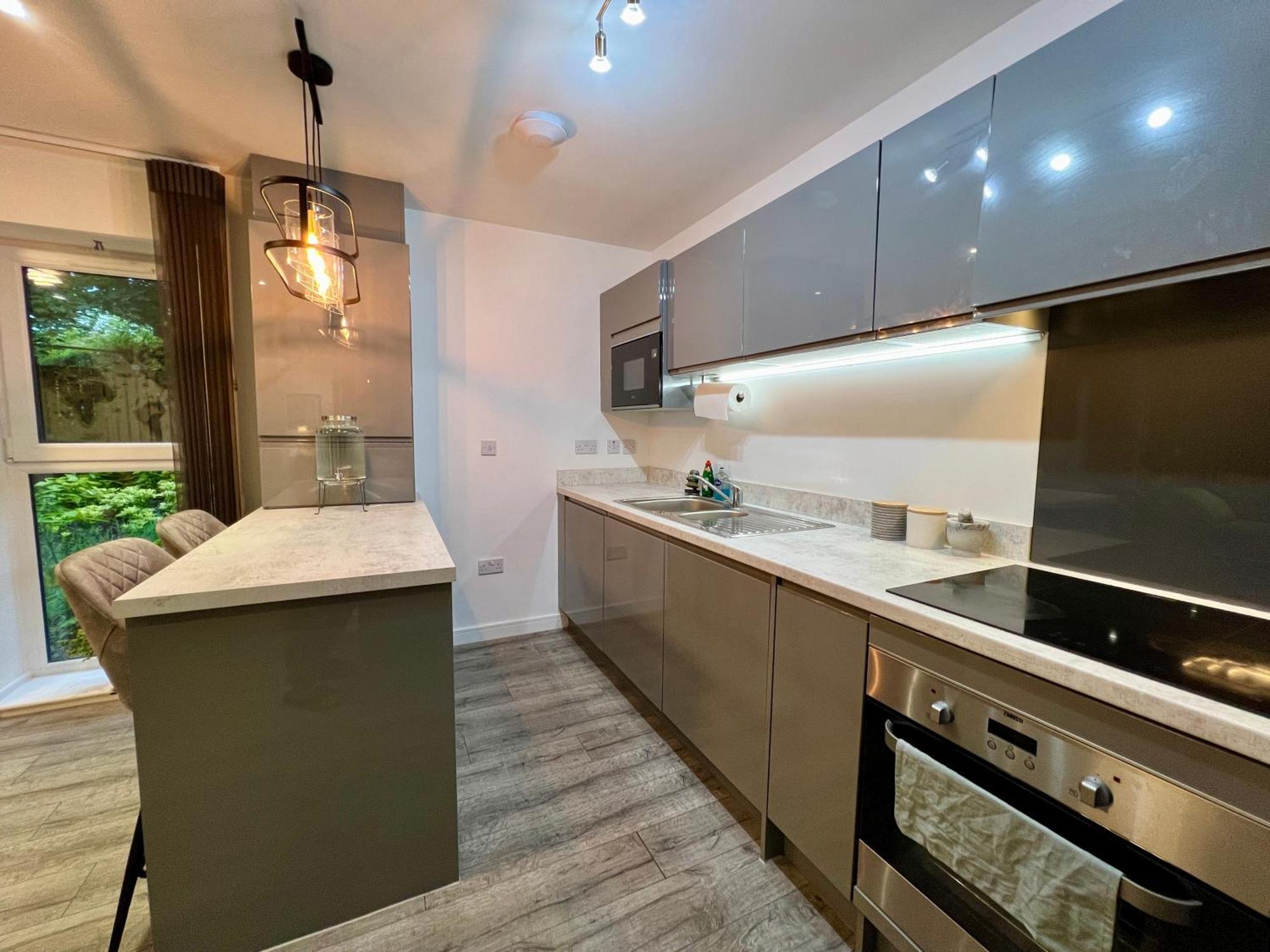 Private Bedroom - Modern Flat - West End * Glasgow